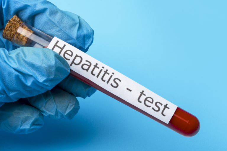 foto vaksin hepatitis di klinik cahaya mitra solo